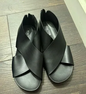 Kenneth Cole Reaction Women’s 6 Black Leather Criss Cross Sandals thumbnail 1