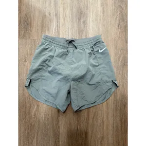 NIKE Women's Dri Fit 5" RUNNING SHORTS GRAY‎ SZ XS thumbnail 2