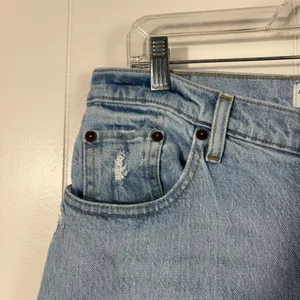 Abercrombie & Fitch The 90s Straight Ultra High Rise Distressed Light Wash Jeans thumbnail 3