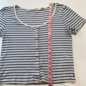 Levi’s Striped Ribbed Button Front Top Medium Y2K Baby Tee thumbnail 7