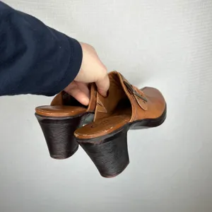 Clarks Bendables Y2K Women's Brown Leather Buckle Heeled Clogs‎ Mules Size 10 thumbnail 3