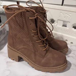 Sugar Fabians Brown Heeled Boots Size 8 | Trendy Fall Fashion Essential thumbnail 10