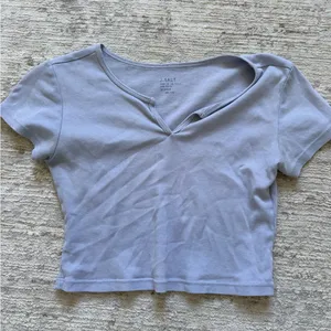 J.Galt Baby Blue Cropped Tee (One Size) thumbnail 4