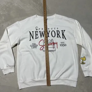 Peanuts Snoopy New York NY Women's Embroidered Sweatshirt SZ XL Pullover Graphic thumbnail 7