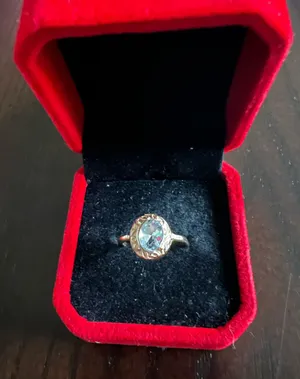 Women’s Gorgeous Golden and Iridescent Ring Size 7 thumbnail 1