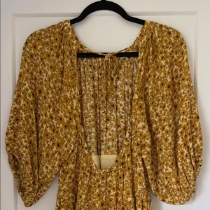 VICI Low back Yellow Floral Peasant Dress thumbnail 4