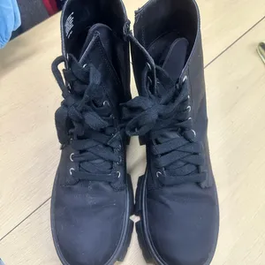 Steve Madden Thora Women’s Black Lace-up Boots Size 9M EUC thumbnail 2