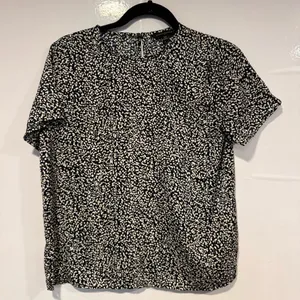 Black and White Banana‎ Republic Patterned work Top thumbnail 1