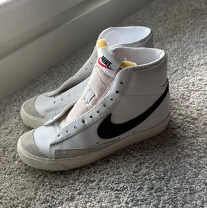 Nike Blazer Mid 77 thumbnail 1