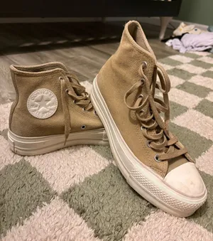 Suede High-Top Converse thumbnail 1