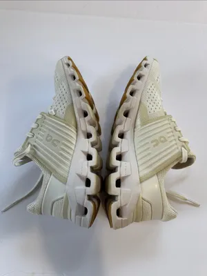 On Running Women's Sneakers in Cream thumbnail 12