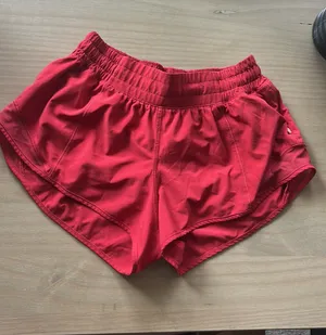 Lululemon Hotty Hot Low-Rise 2.5" thumbnail 1