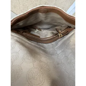 Michael Kors White Jet Set Item Signature Medium Tassel Flip Top Shoulder Bag thumbnail 9