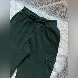 Old Navy SoComfy cargo sweatpants thumbnail 6