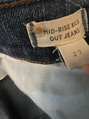 Madewell Distressed Kick Out Crop Jeans Style: NM243 Size 27 thumbnail 5