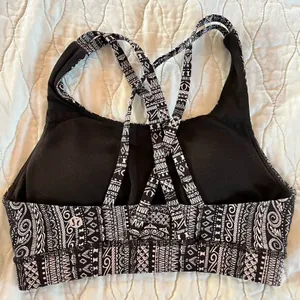 Lululemon 4/S Energy Sports Bra Geometric Black And White Padded EUC thumbnail 2