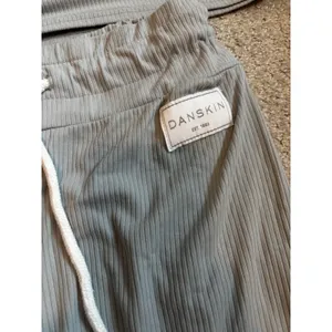 Danskin Lounge Set L Grey Ribbed Short Sleeve Top and Pants Athleisure Co-ord thumbnail 3