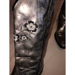 Durango Silver Western Boots Womens Size 9.5 Embroidered Vegan Cowgirl FLAW thumbnail 4