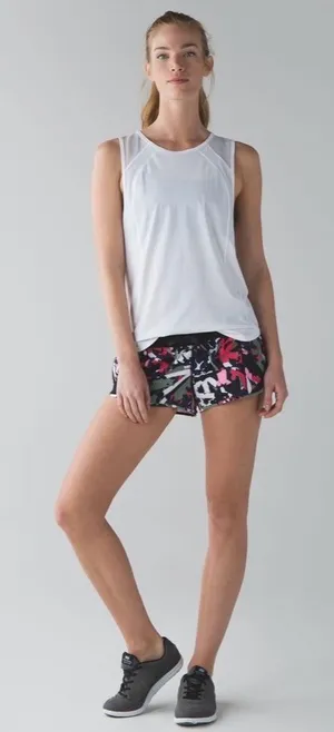 Lululemon Hotty Hot Short Activewear Gym Training Size 6 Performance Outdoor thumbnail 1