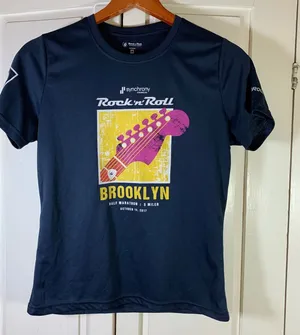 Brooks Rock‎ n Roll Marathon Series Brooklyn Half Marathon Womens M T-Shirt thumbnail 1