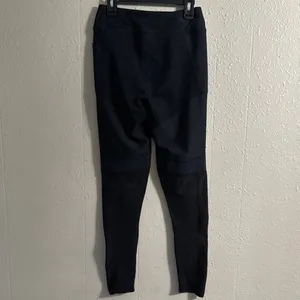 Gymshark Black Leggings Sleek Athletic Wear thumbnail 7
