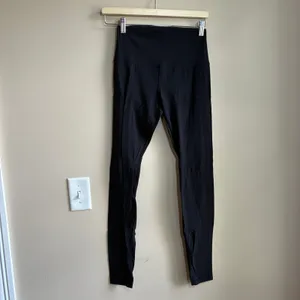 Lululemon full length black athletic leggings women's size 6 pilling flaws thumbnail 2
