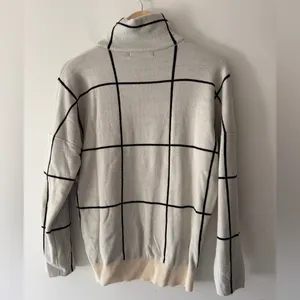 Simplee Black and White‎ Grid Turtleneck Sweater Size M thumbnail 5