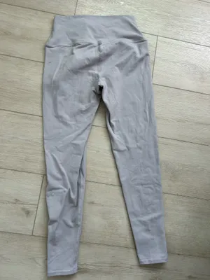 Alo yoga leggings  thumbnail 3
