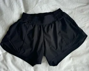 Lululemon Hotty Hot High-Rise Lined Short 2.5" thumbnail 2