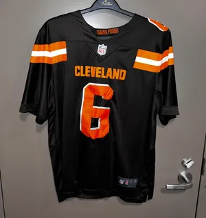 Men’s Cleveland Browns Jersey thumbnail 1
