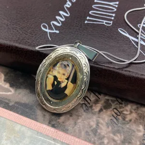 Audrey Hepburn Photo Locket Necklace Vintage Silver Oval Pendant 18” Chain thumbnail 11