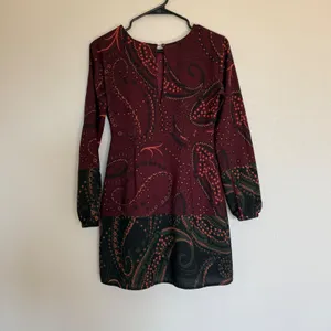 Abercrombie & Fitch Burgundy Paisley Long Sleeve Mini Dress XS Boho A-line Print thumbnail 2