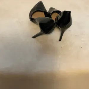 Forever 21 Black Patent Leather Stiletto Heels thumbnail 4