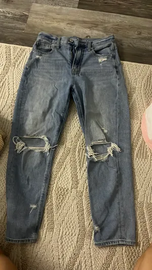 American Eagle Mom Jeans thumbnail 1