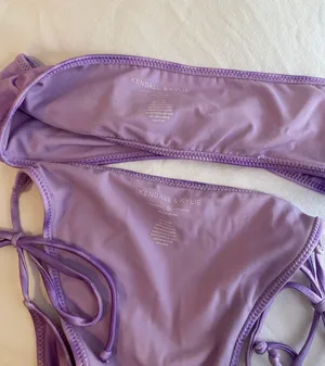 Kendall & Kylie Bikini thumbnail 3