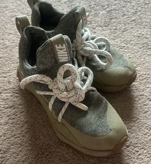 Nike City Loop in Olive Women’s 9 thumbnail 2