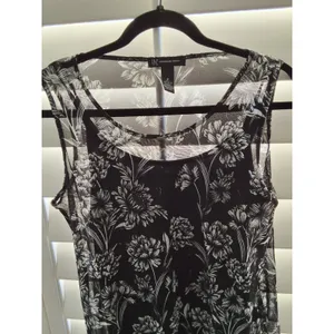 INC International Concepts Womens M Black White Floral Sheer Sleeveless Top thumbnail 2
