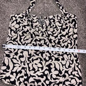Ann Taylor white/black floral halter top in a size 8 thumbnail 5