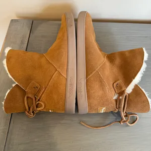 Koolaburra‎ Shazi Mini Chestnut Boots Suede Sheepskin 109362 Women's Shoes Bow 9 thumbnail 5