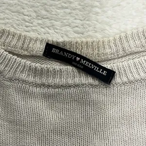 Brandy-melville Women's Red and White Jumper thumbnail 4