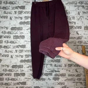 Gymshark | women maroon jogger sweat pants thumbnail 7
