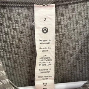 Lululemon Cropped Half Zip Pullover Long Sleeve Athletic Top Size 2 thumbnail 2