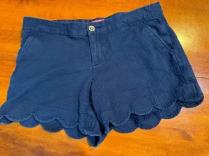 Women’s Navy Lilly Pulitzer Scallop Hem Shorts size 6 thumbnail 1