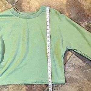 Zesica Women’s Green Cropped Sweatshirt Medium thumbnail 5