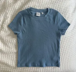 Aritzia Cropped T Shirt thumbnail 1