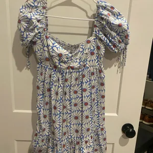 Olivaceous Daisy Print Dress Size L Like New Only Worn Once thumbnail 3
