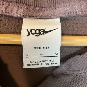 Nike Yoga Dri-Fit Luxe Cover-Up Shirt‎ Women Long Sleeve Henley Size Medium Knit thumbnail 4