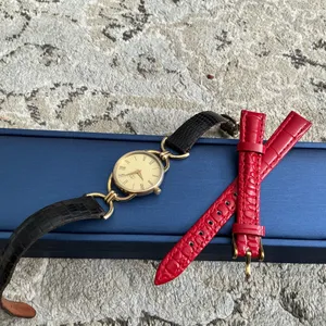 Women’s GUCCI lovely wrist watch❤️💛🖤 thumbnail 2