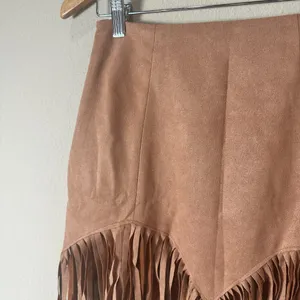 New NWT Relish NoLess Fringe Faux Suede Mini Skirt Size Medium thumbnail 4
