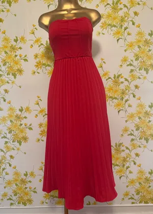 NWOT Red Pleated Tube Midi Dress size M thumbnail 3